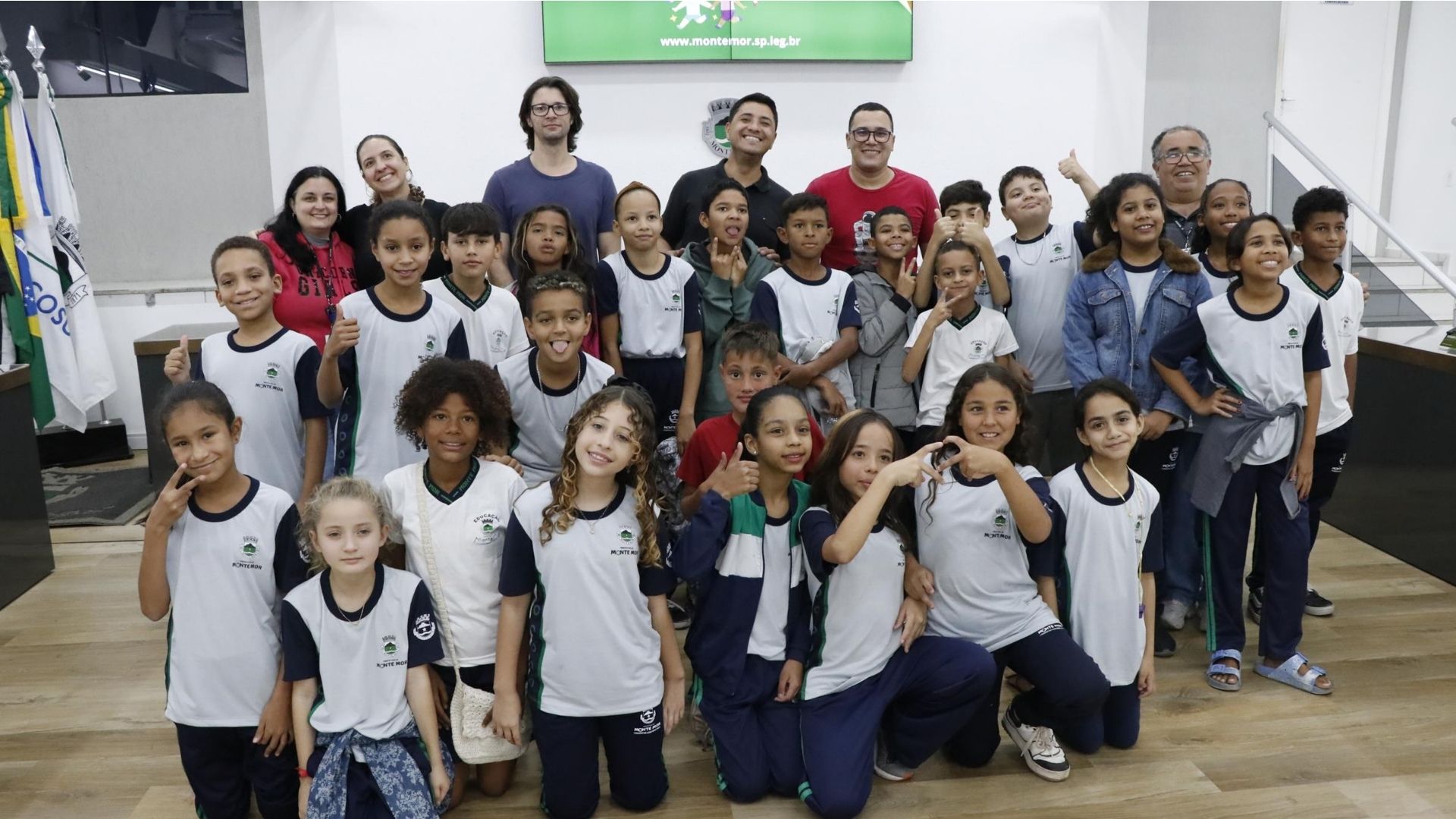 Câmara de Monte Mor recebe, pela primeira vez, alunos do Ensino Fundamental I