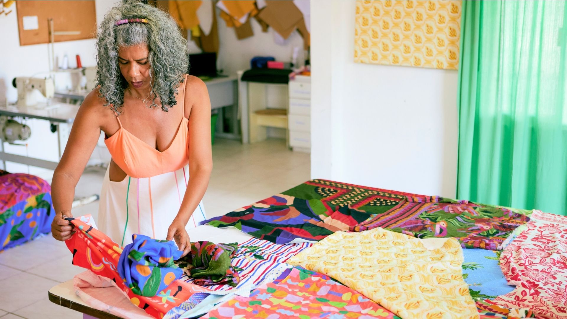 Projeto de corte e costura chega a Mogi Guaçu com doação de máquina e bolsa-auxílio