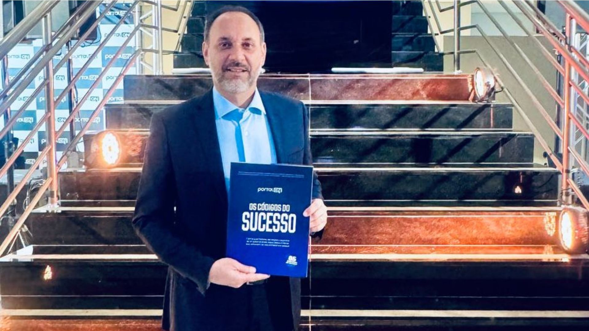 Du Cazellato é homenageado no evento “Os Códigos do Sucesso”