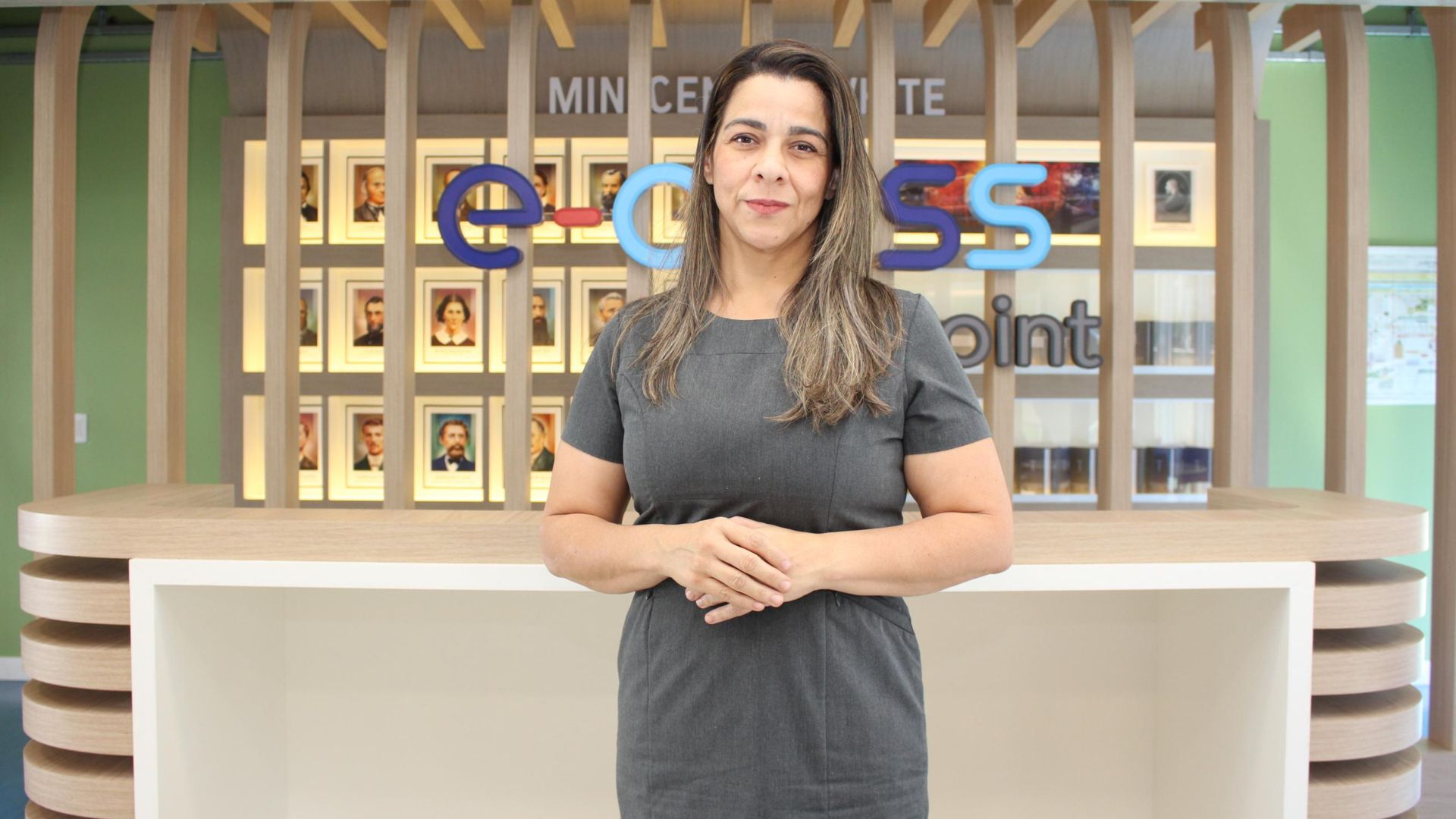 Pais devem impor limites no uso de tecnologia por crianças e adolescentes, diz diretora escolar