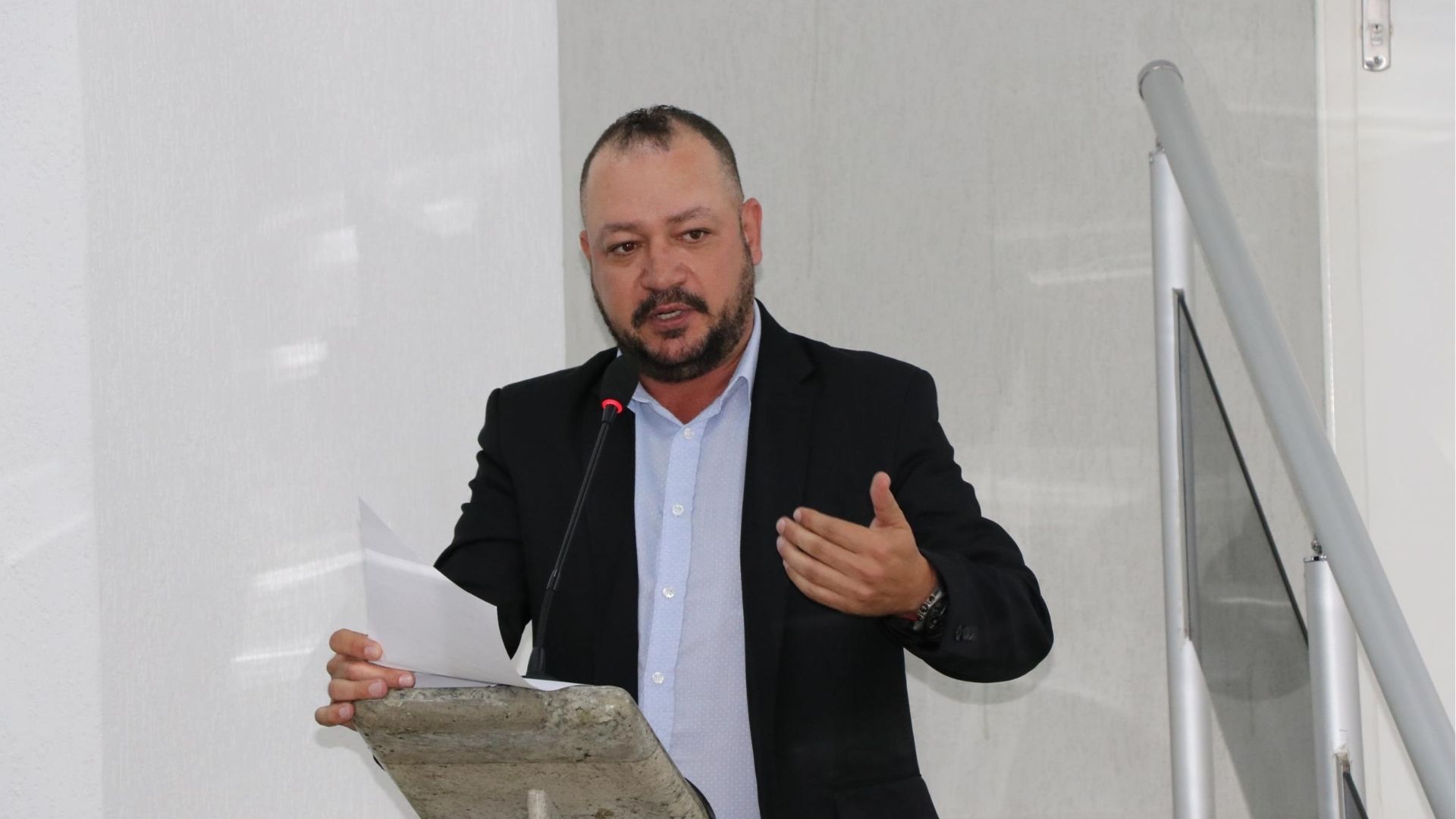 Beto Carvalho critica previsão de vagas do Hospital Metropolitano