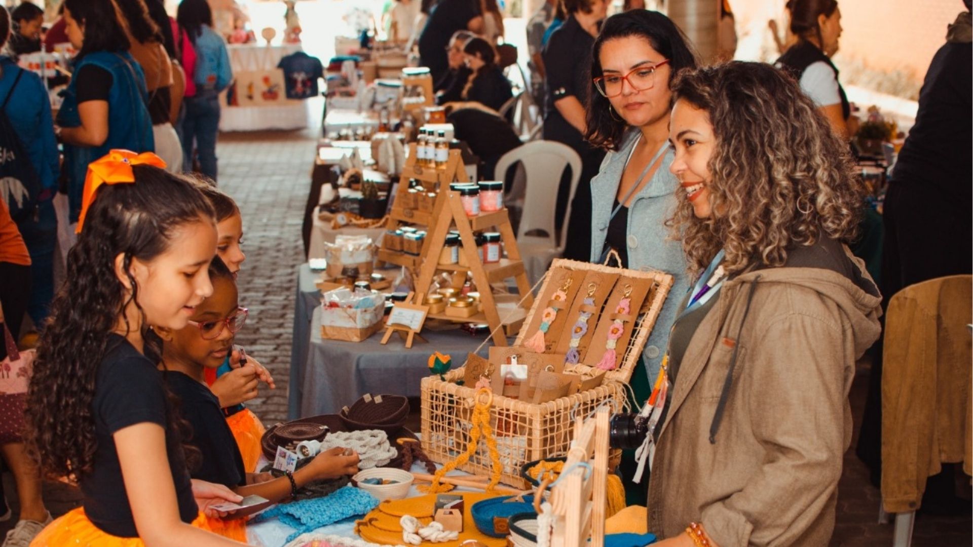 Feira Criativa com exposição inédita de meliponário retorna ao Shopping ParkCity Sumaré nos dias 6 e 7 de setembro