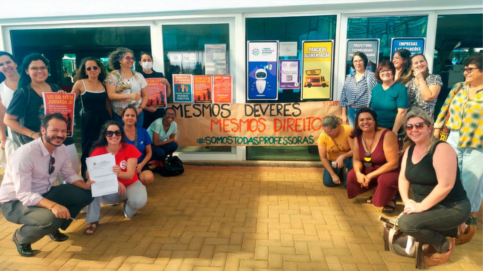 Educadoras infantis protestam na Prefeitura de Paulínia