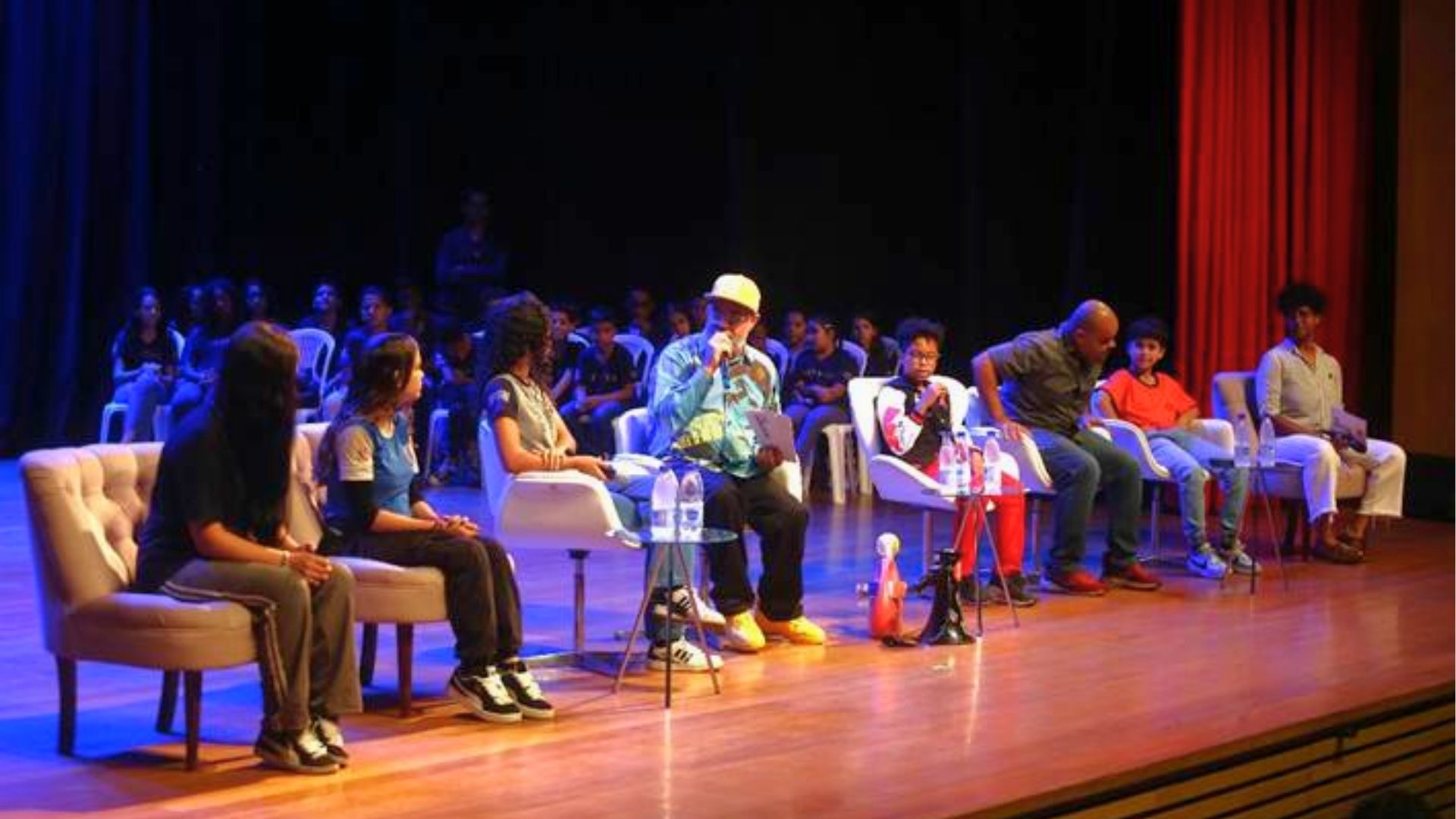 Jovens gremistas se reúnem em Campinas no Teatro Oficina