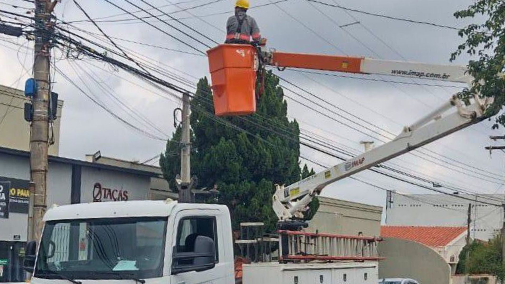 Paulínia abriu WhatsApp para manutenção da iluminação pública