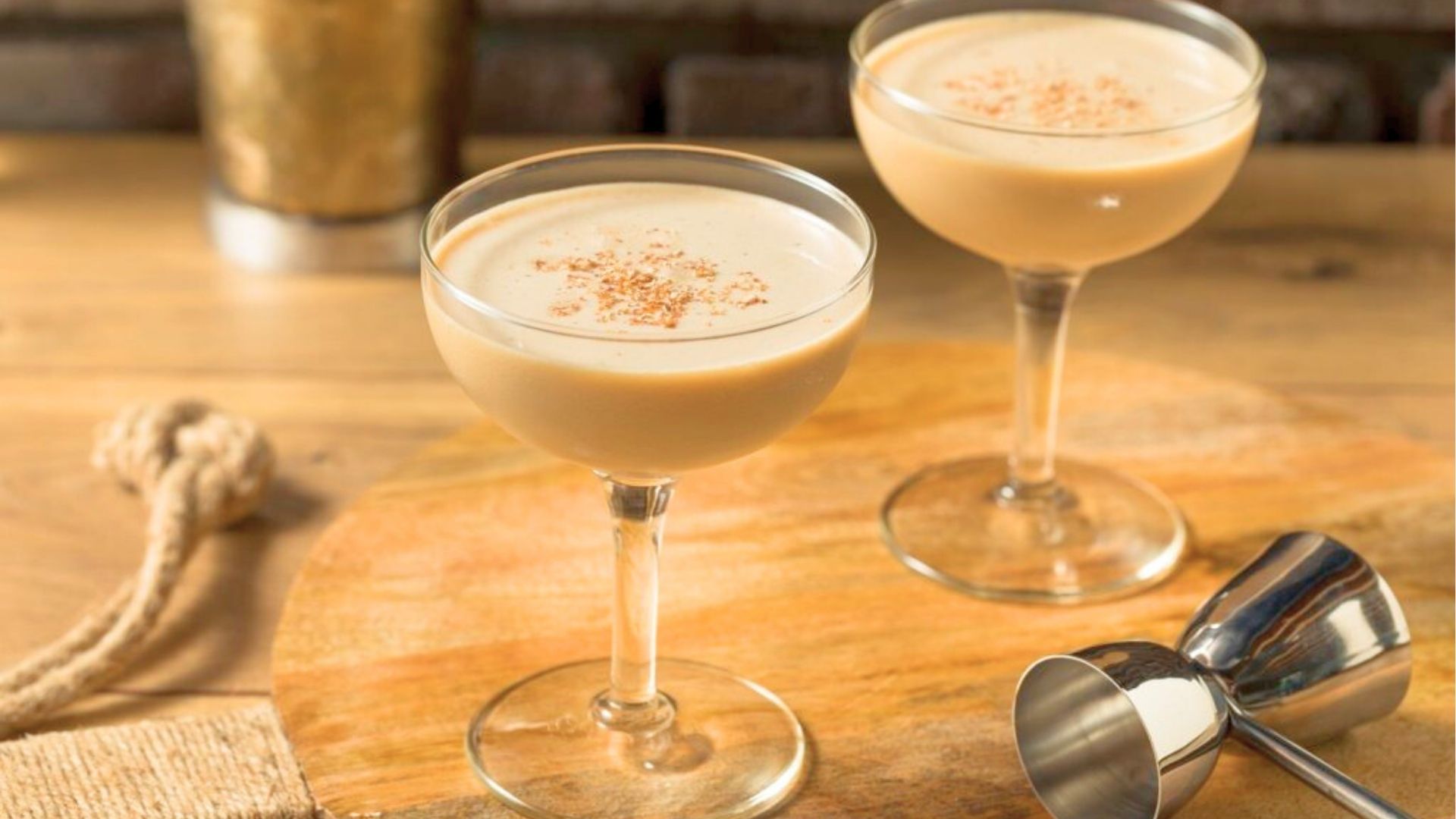 Bebida: receita do drink Alexander com creme de amêndoas