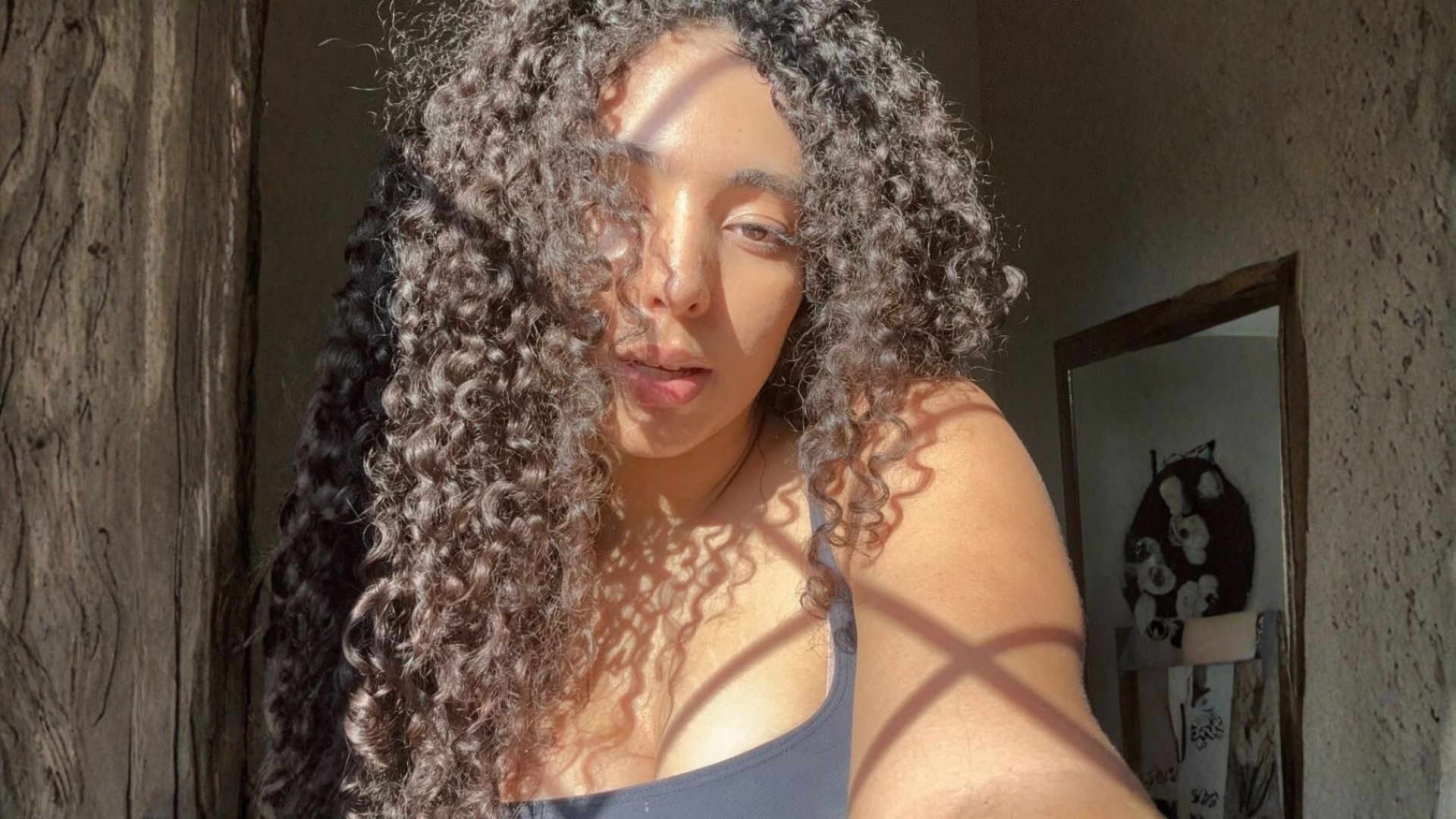 Bed rotting: como a 'preguiça terapêutica' pode influenciar o skincare