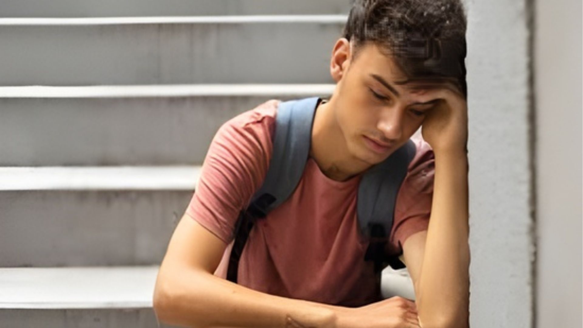 Solidão na adolescência: sinais de alerta e como a terapia pode ajudar