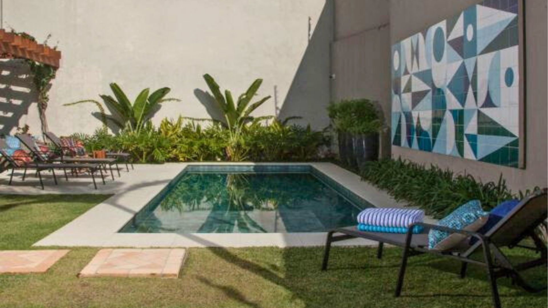 Jardim descomplicado: paisagistas explicam cuidados práticos com rega, poda, adubação e pragas