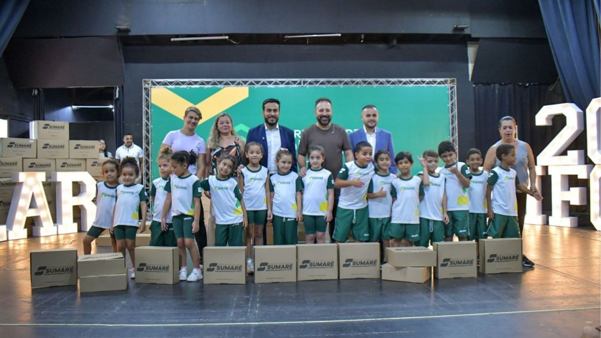 Entrega antecipada de uniformes e kits na educação de Sumaré
